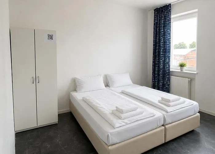 Main Crown Hotel *